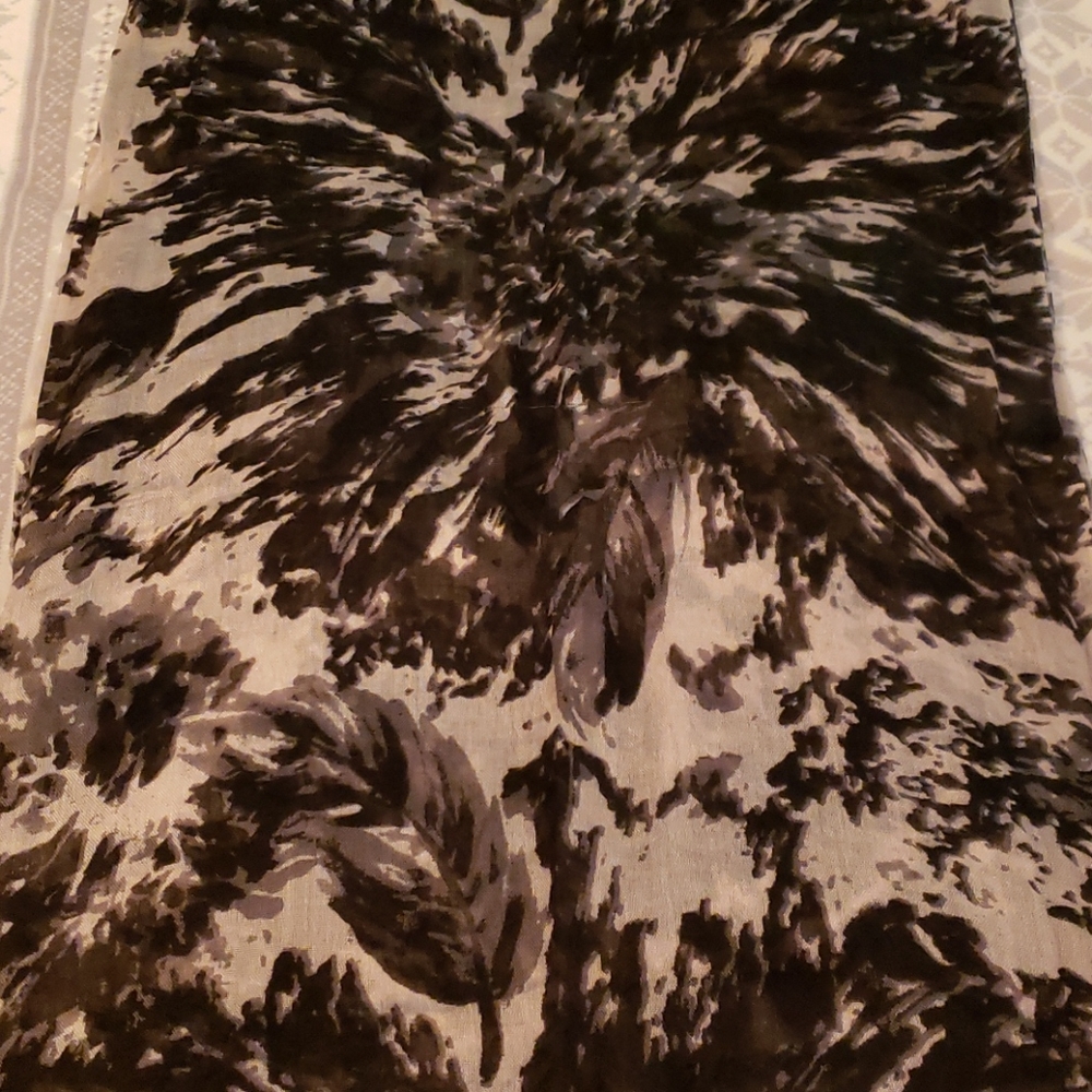 Talbots exploded floral Scarf 21W - 70L